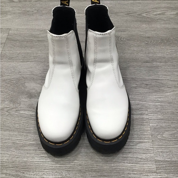 Dr. Martens 2976 Quad Smooth Leather Platform Chelsea Boots White Women’s Size 7 - Picture 2 of 8